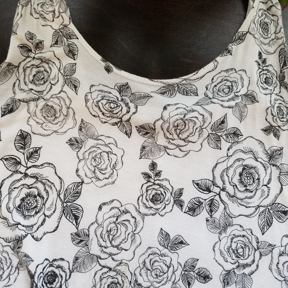 Rose Flower Print Tank Top 🌙 - Picture 3 of 8